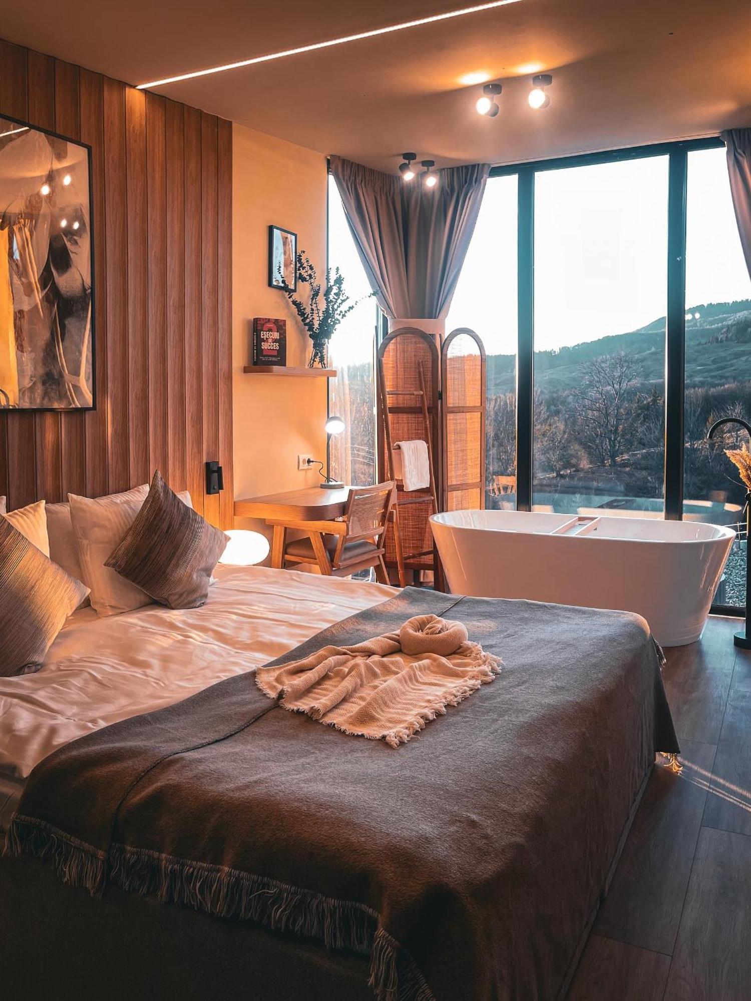 Moon Valley Comarnic Ngoại thất bức ảnh