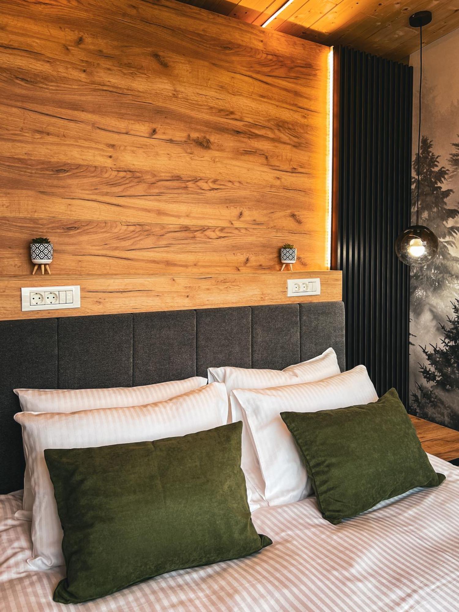 Moon Valley Comarnic Ngoại thất bức ảnh